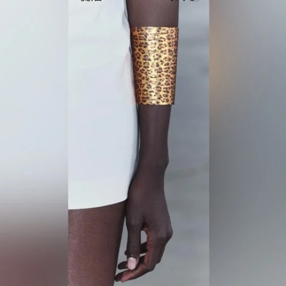 NWOT. Zara Golden Printed Rigid Metal Bracelet with Texture. - Picture 4 of 6